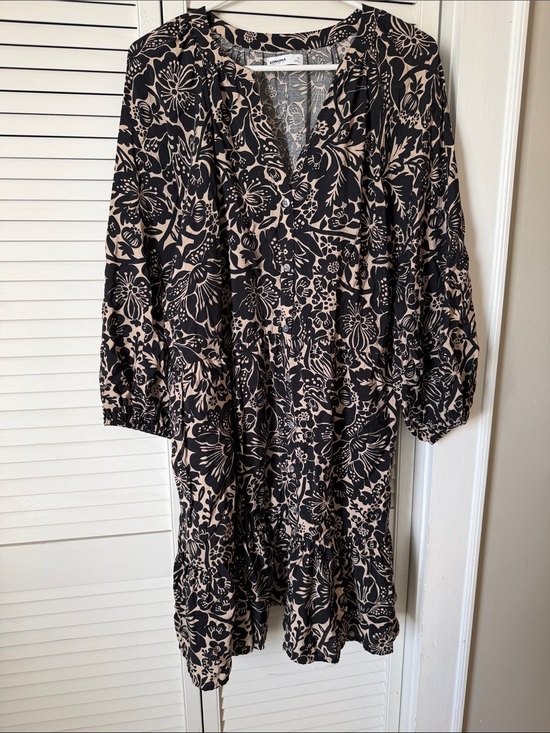 Sonoma Dresses & Skirts - Sonoma Black and Beige Floral Midi Dress